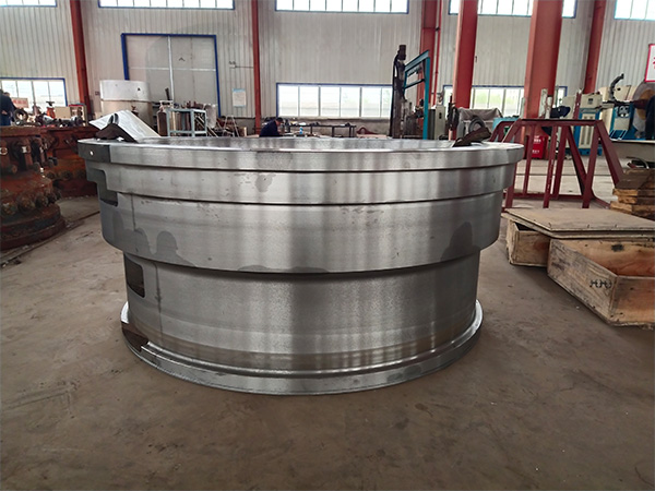 制造中期的半成品承缸 制造中期的半成品承缸